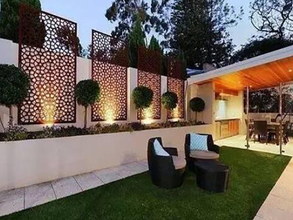 耐候鋼廠家告訴你景觀耐候鋼的優(yōu)缺點(diǎn)有哪些？