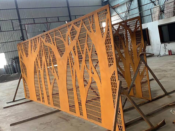 耐候鋼板在景觀建筑的應用有哪些優(yōu)勢？